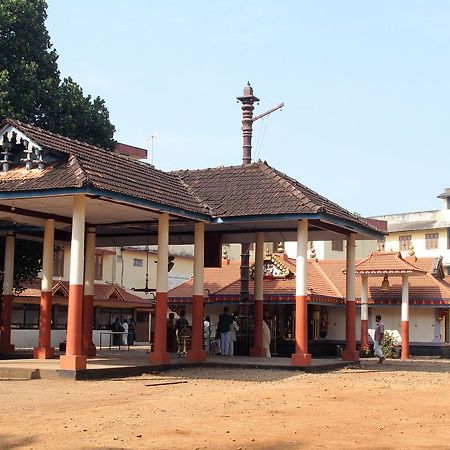 Swades Residency Hotel Cheruvalli Buitenkant foto